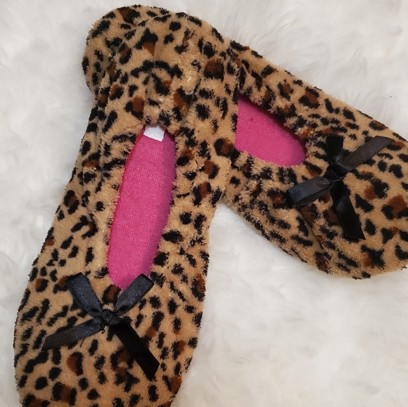 Leopard Slippers - Picture 1 of 3